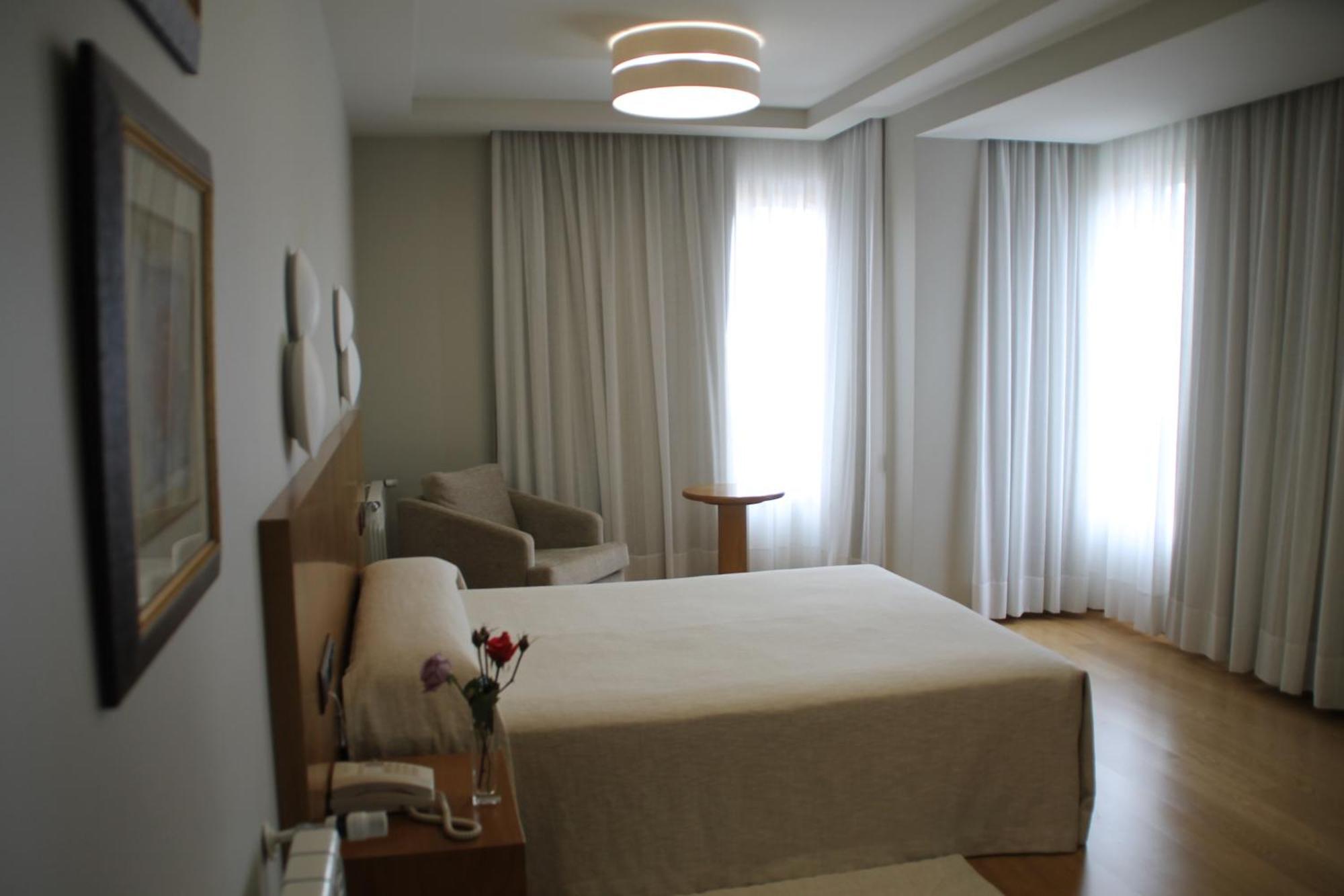 Hotel - Restaurante Casa Rosita กัมบาโดส ภายนอก รูปภาพ